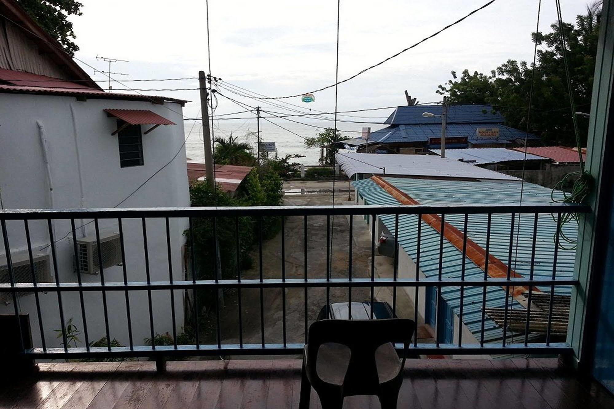 Baba'S Guest House By The Sea Batu Feringgi Exteriör bild