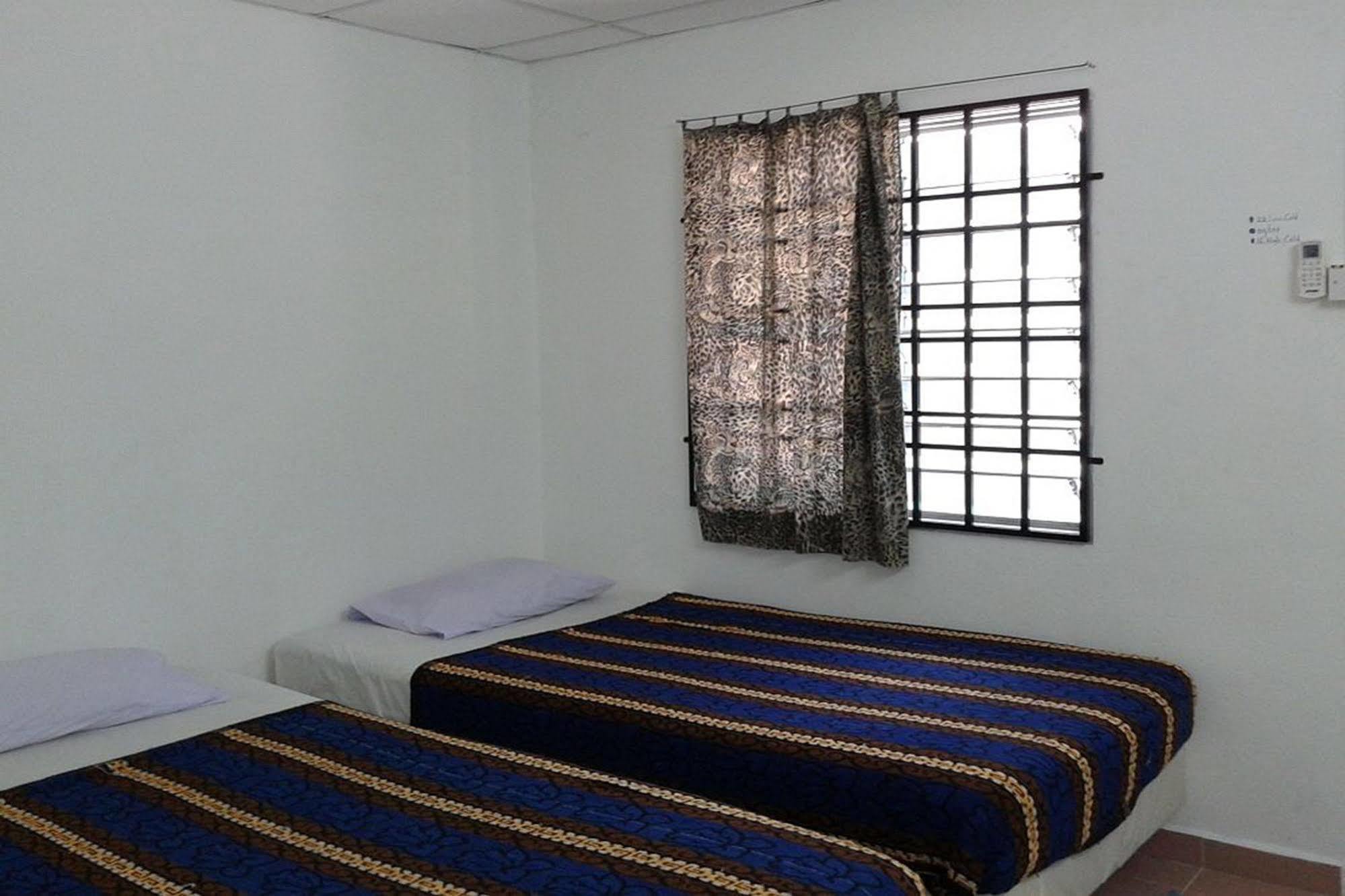 Baba'S Guest House By The Sea Batu Feringgi Exteriör bild