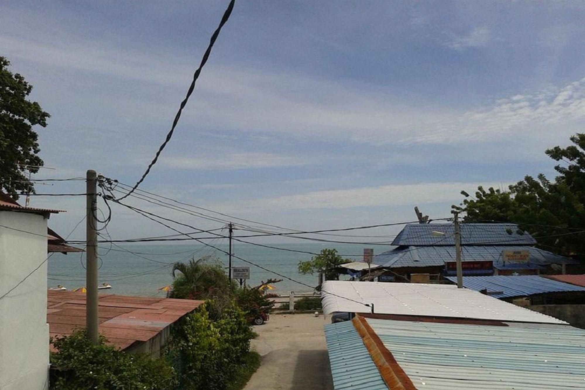 Baba'S Guest House By The Sea Batu Feringgi Exteriör bild