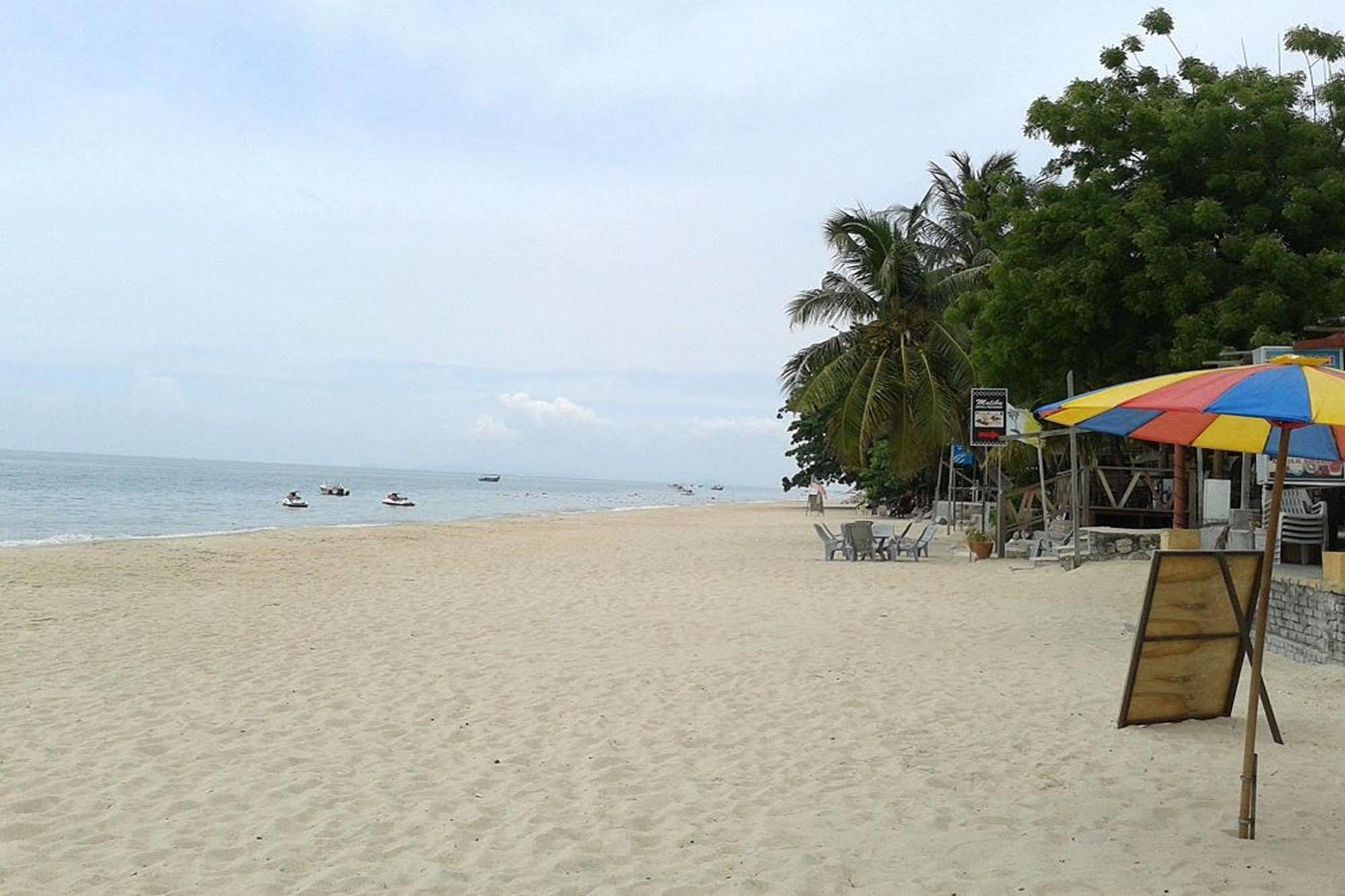Baba'S Guest House By The Sea Batu Feringgi Exteriör bild